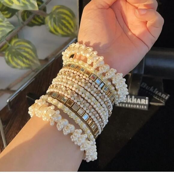 Jewelry - BUKHARI JEWELRY PAKISTANI DESIGNER GORGEOUS GAJRA BANGLE SET